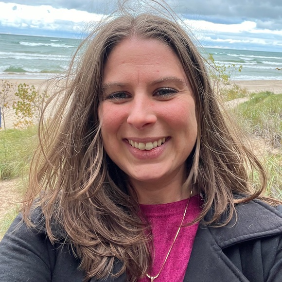 Meet your Posher, Ashley - Picture 2 of 2